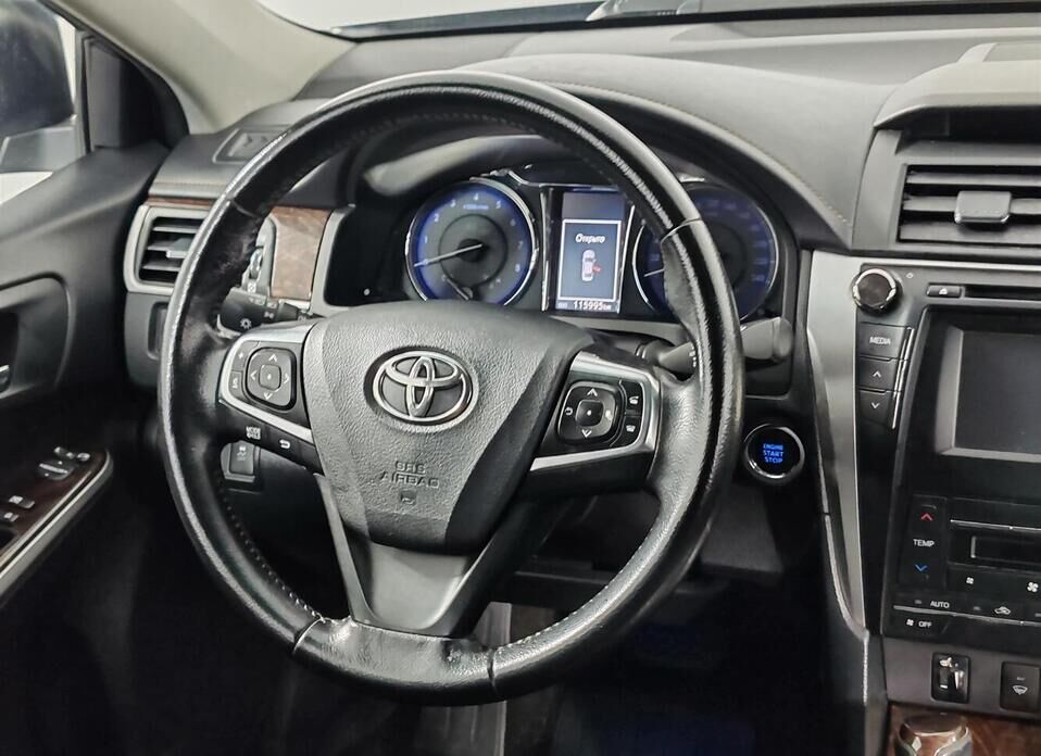 Toyota Camry 2.5 AT (181 л.с.)