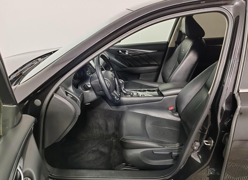 Infiniti Q50 2.0 AT (211 л.с.)