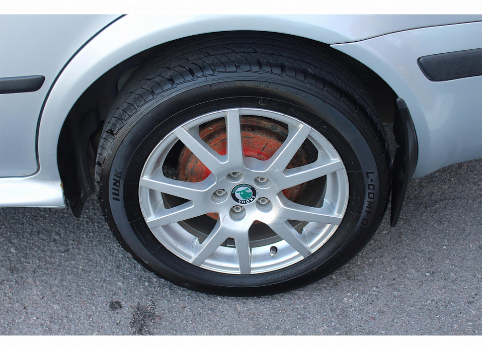 Skoda Octavia, I (A4) Рестайлинг 1.6 MT (102 л.с.)