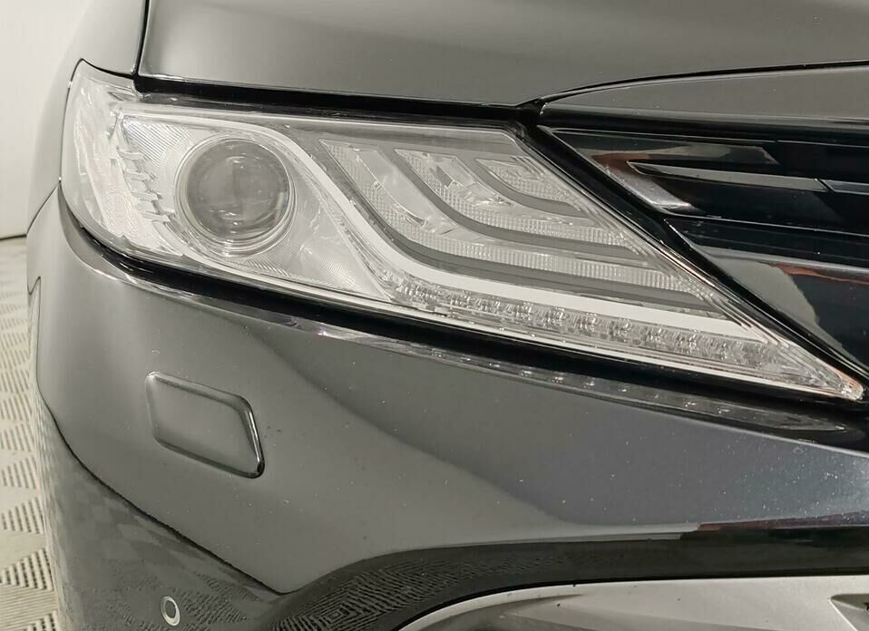 Toyota Camry 2.5 AT (181 л.с.)