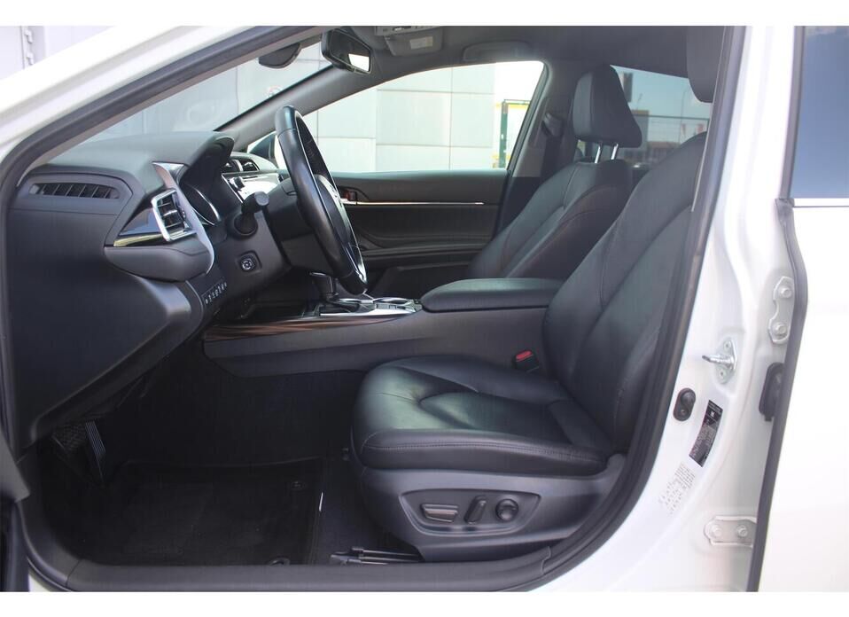 Toyota Camry 2.5 AT (181 л.с.)