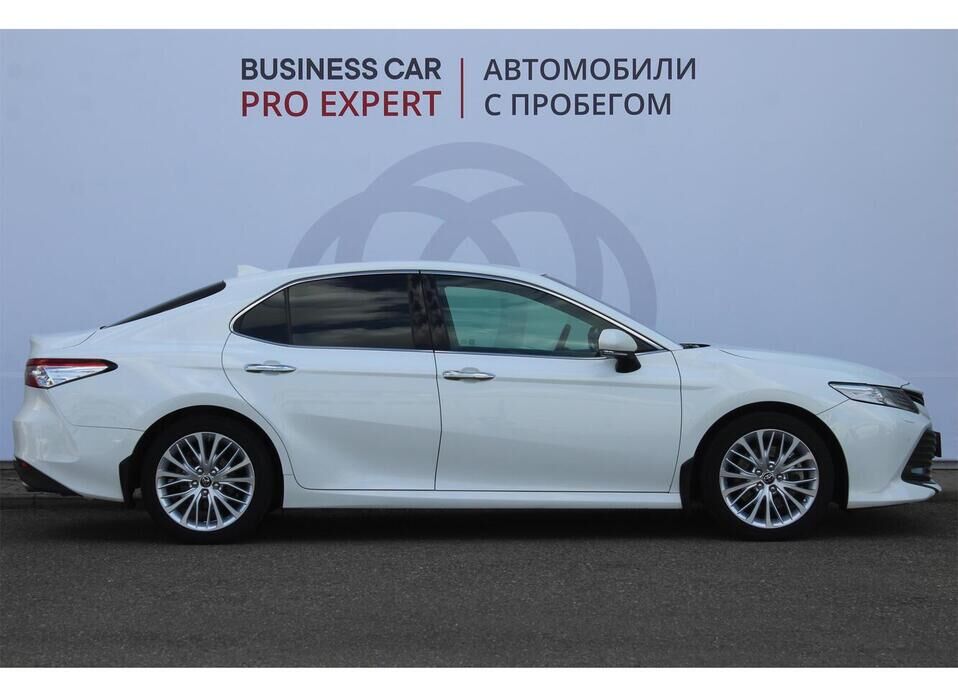 Toyota Camry 2.5 AT (181 л.с.)