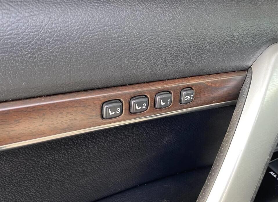 Toyota Land Cruiser, 200 Series Рестайлинг 2 4.5d AT (249 л.с.) 4WD