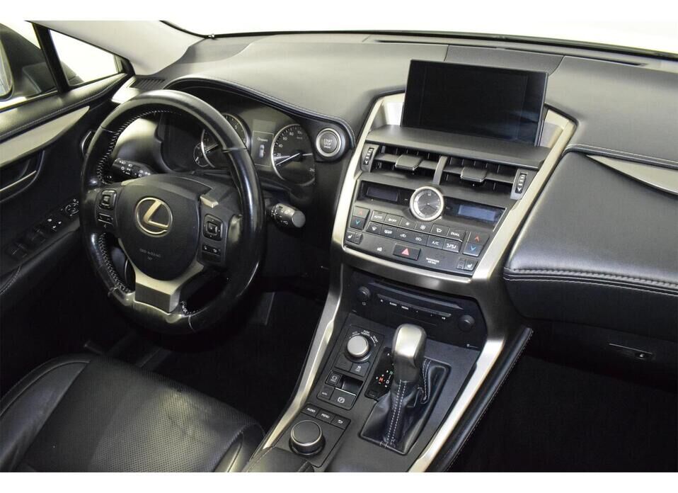 Lexus NX, I 200t 2.0 AT (238 л.с.) 4WD