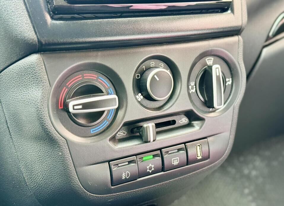 LADA (ВАЗ) Granta, I Рестайлинг 1.6 MT (90 л.с.)