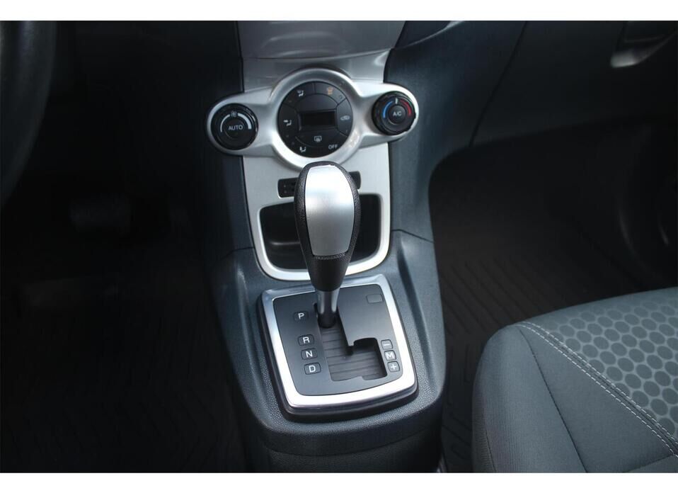 Ford Fiesta 1.4 AT (96 л.с.)