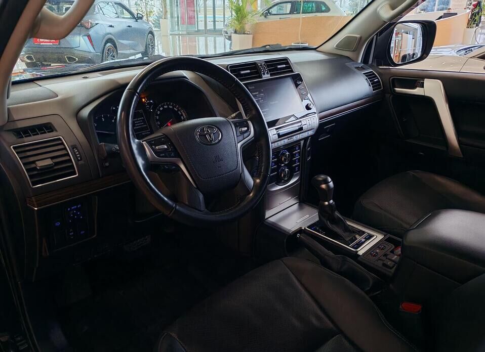 Toyota Land Cruiser Prado, 150 Series Рестайлинг 3 2.8d AT (200 л.с.) 4WD
