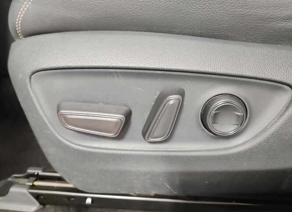 Toyota RAV4, V (XA50) 2.5 AT (199 л.с.) 4WD