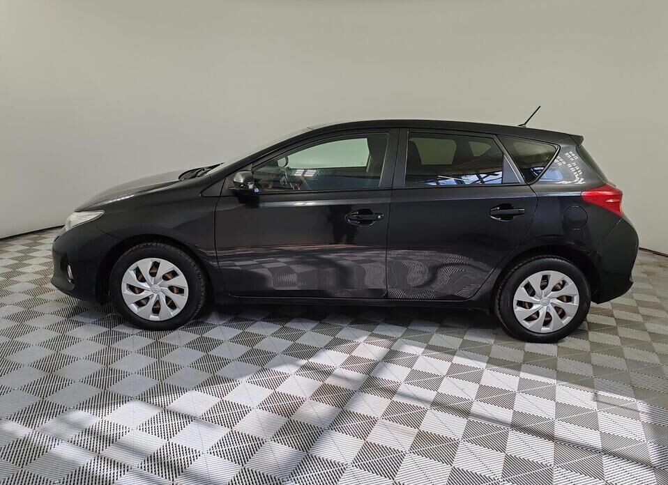 Toyota Auris 1.6 CVT (132 л.с.)