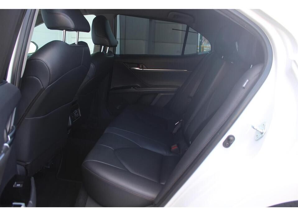 Toyota Camry 2.5 AT (181 л.с.)