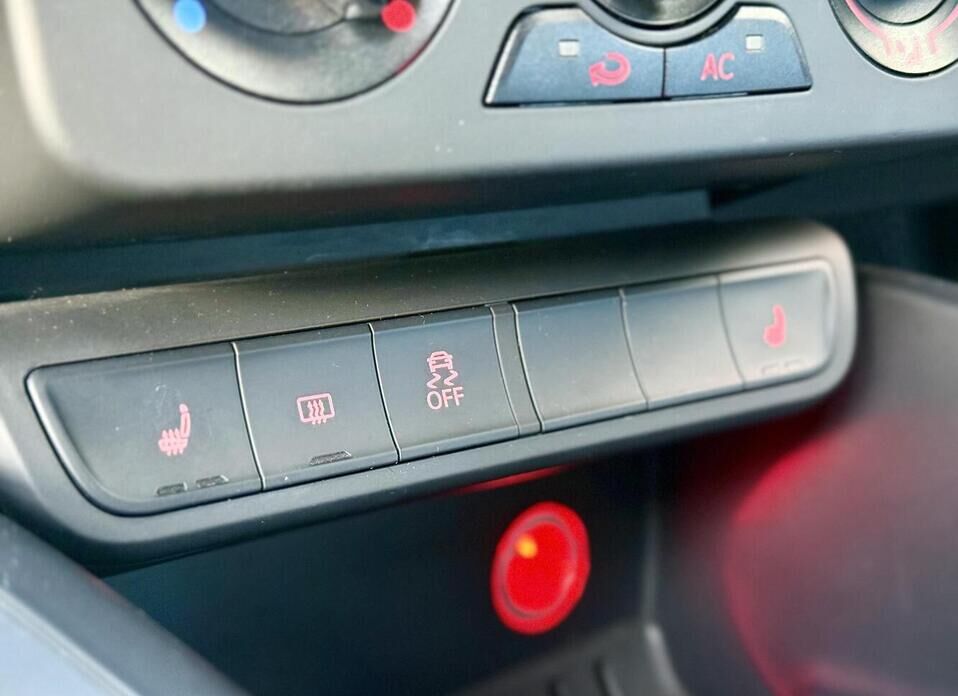 Audi A1, I (8X) 1.4 AMT (122 л.с.)