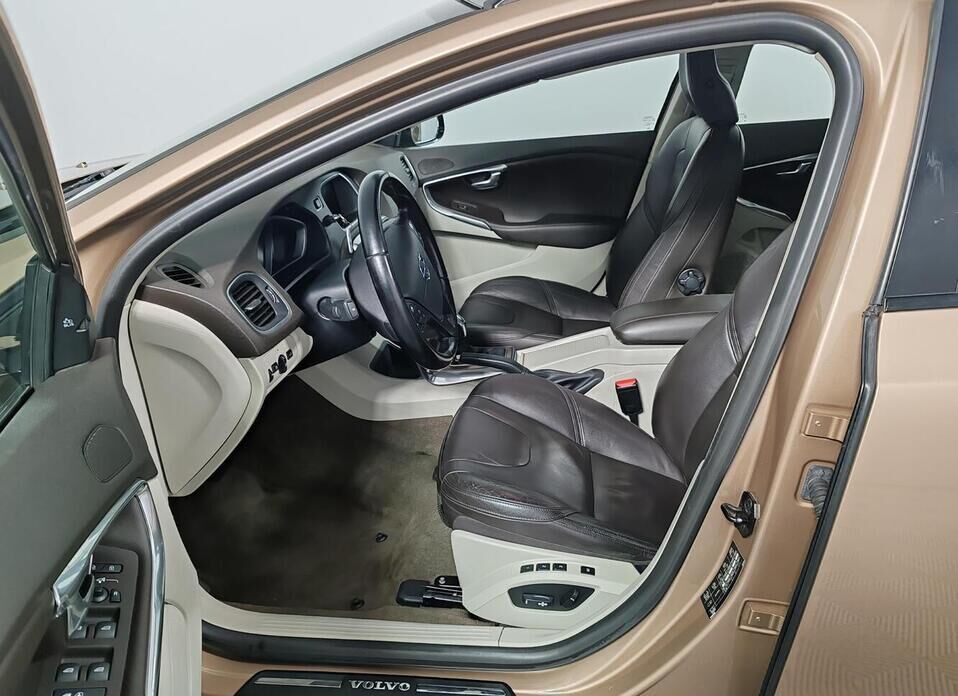 Volvo V40 Cross Country, I 2.0 AT (213 л.с.) 4WD