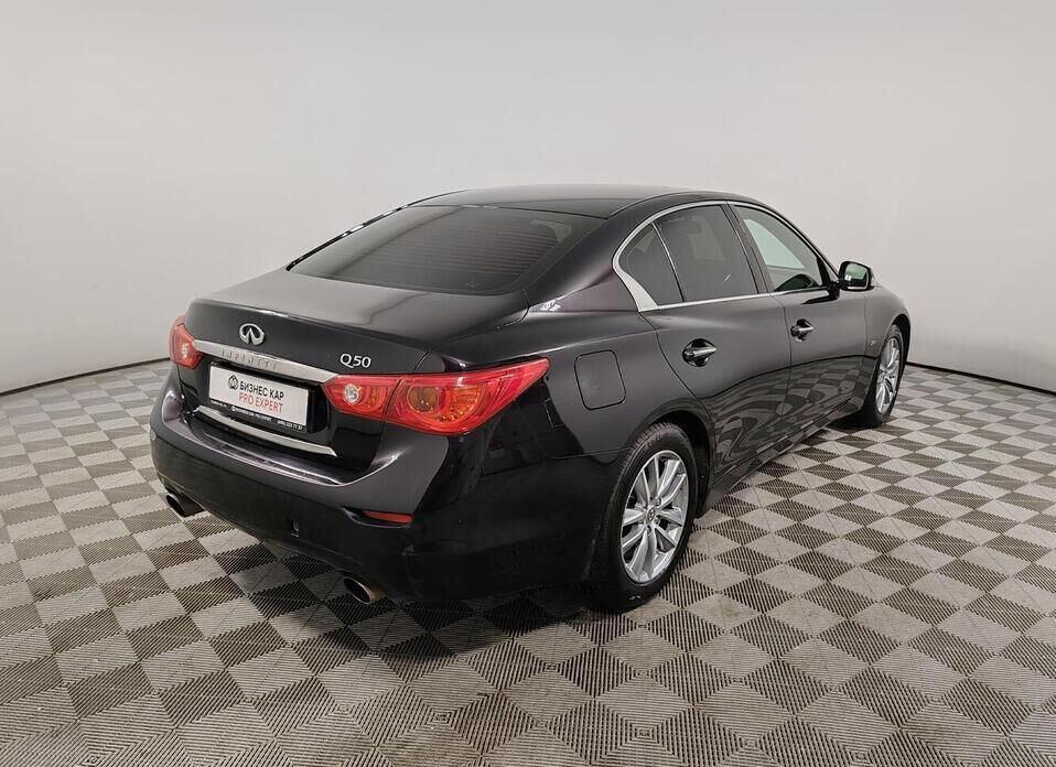 Infiniti Q50 2.0 AT (211 л.с.)