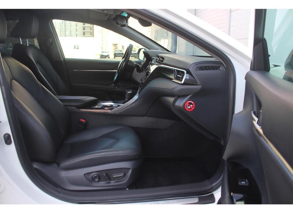 Toyota Camry 2.5 AT (181 л.с.)