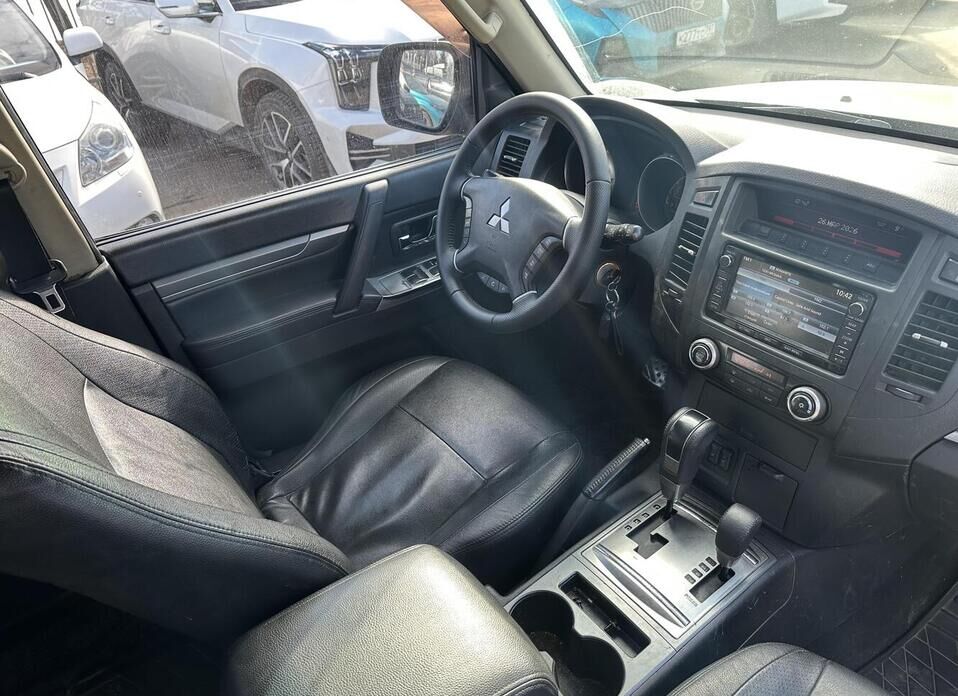 Mitsubishi Pajero, IV Рестайлинг 1 3.2d AT (200 л.с.) 4WD