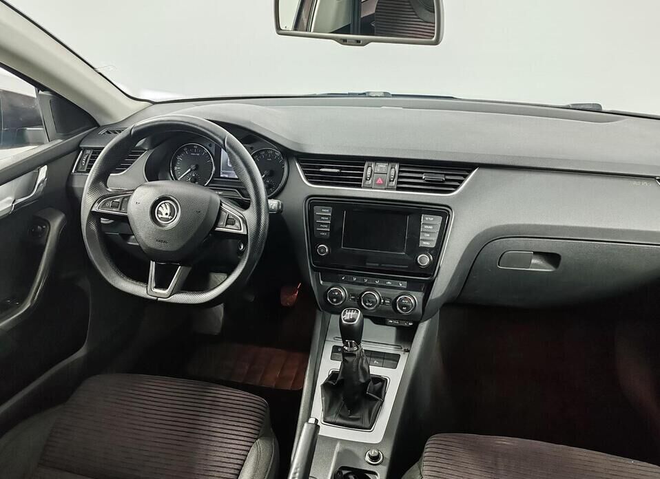 Skoda Octavia, III (A7) 1.6 MT (110 л.с.)