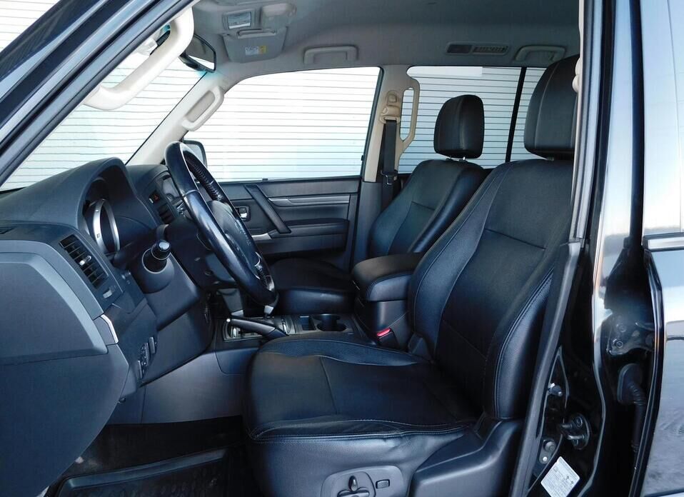 Mitsubishi Pajero, IV Рестайлинг 1 3.0 AT (178 л.с.) 4WD