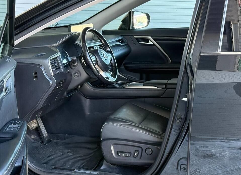 Lexus RX, IV Рестайлинг 300 2.0 AT (238 л.с.) 4WD
