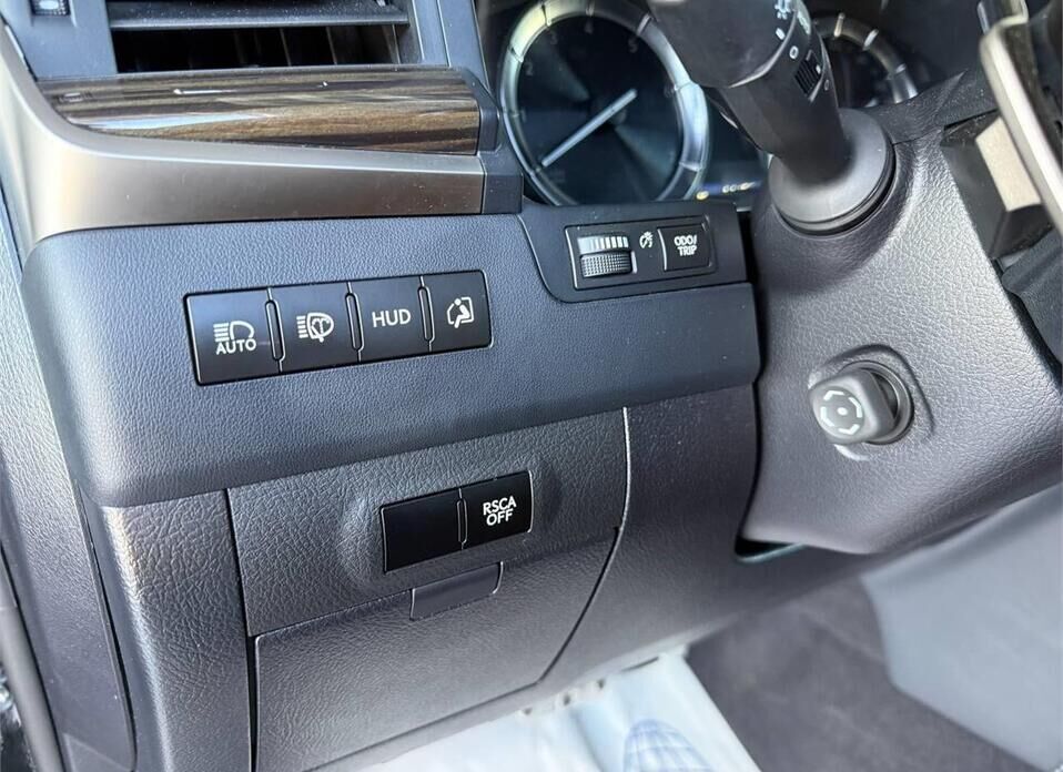 Lexus LX, III Рестайлинг 2 570 5.7 AT (367 л.с.) 4WD