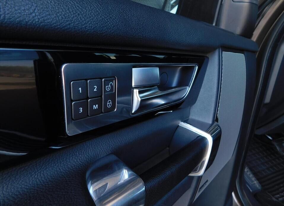 Land Rover Discovery 3.0d AT (211 л.с.) 4WD