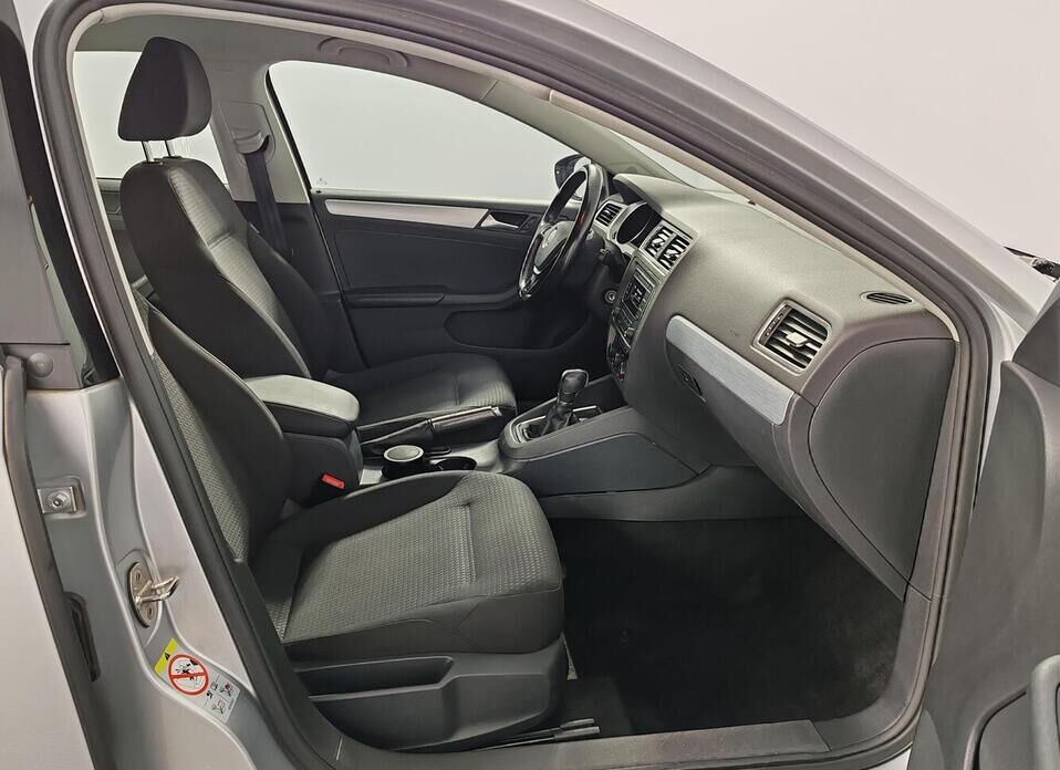 Volkswagen Jetta 1.6 AT (110 л.с.)