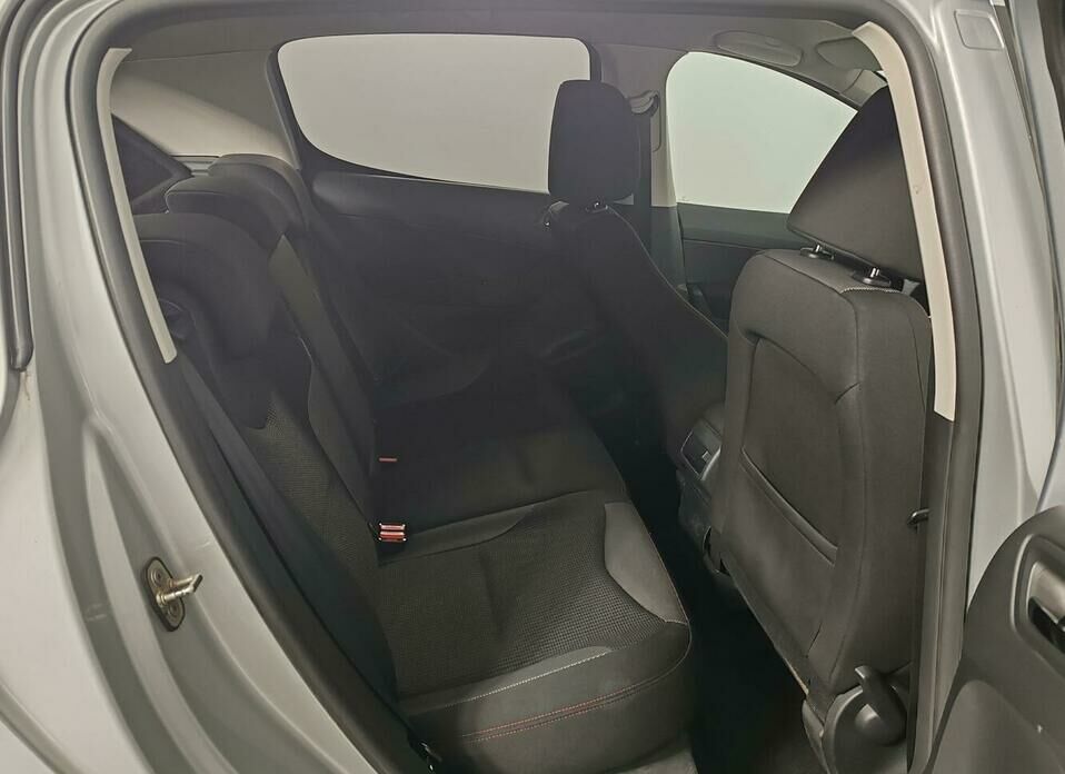 Peugeot 308 1.6 AT (120 л.с.)