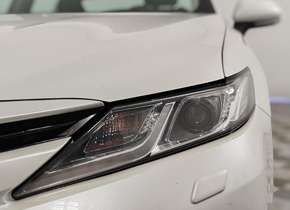 Toyota Camry 2.5 AT (181 л.с.)