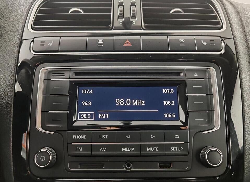 Volkswagen Polo, V Рестайлинг 1.6 AT (110 л.с.)