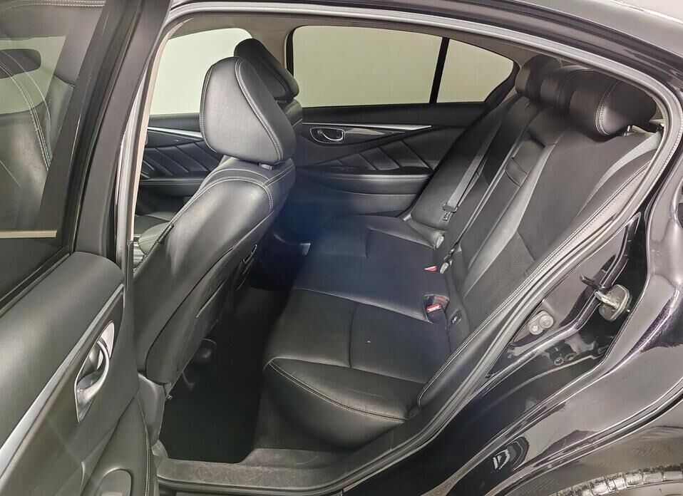 Infiniti Q50 2.0 AT (211 л.с.)