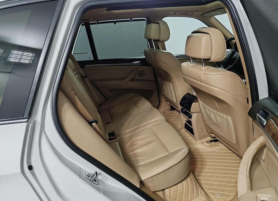 BMW X5, II (E70) 30i 3.0 AT (272 л.с.) 4WD