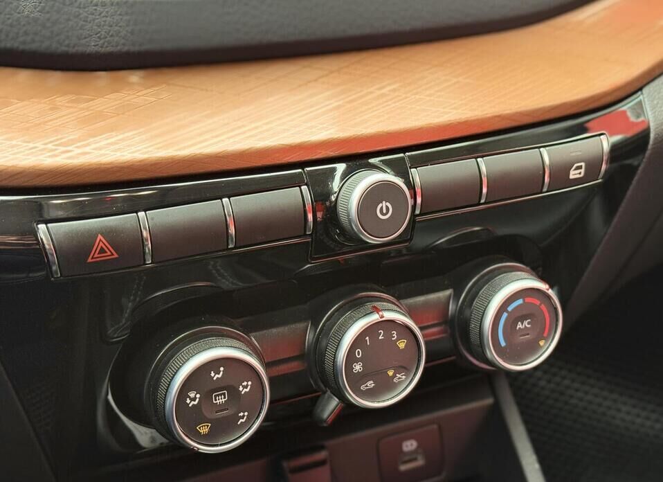 LADA (ВАЗ) Vesta, I Рестайлинг (NG) Cross 1.6 MT (106 л.с.)