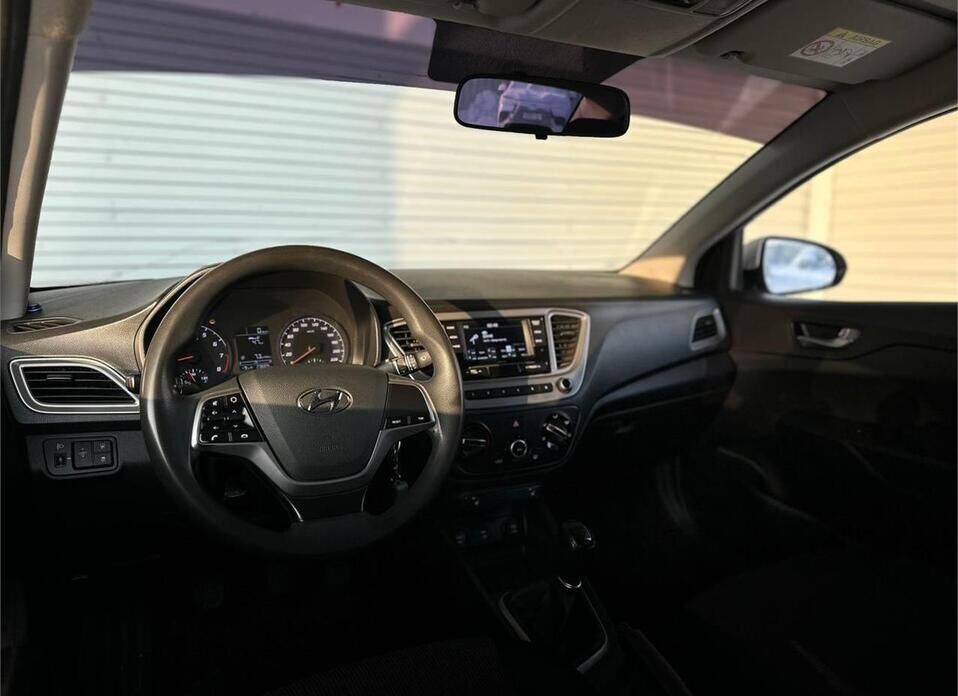 Hyundai Solaris, II Рестайлинг 1.6 MT (123 л.с.)