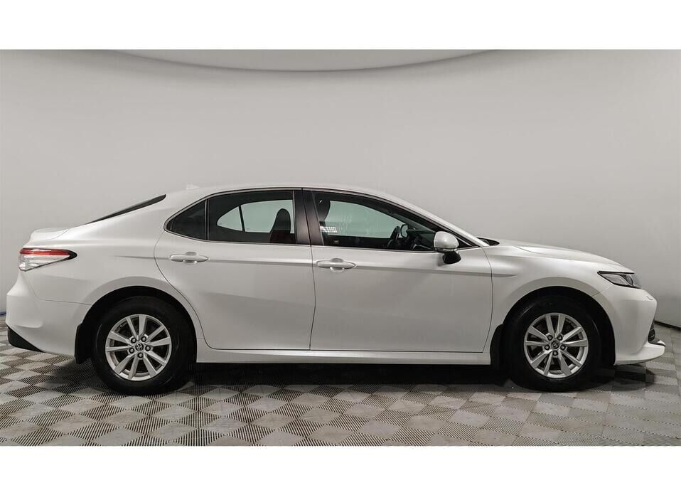 Toyota Camry 2.5 AT (181 л.с.)
