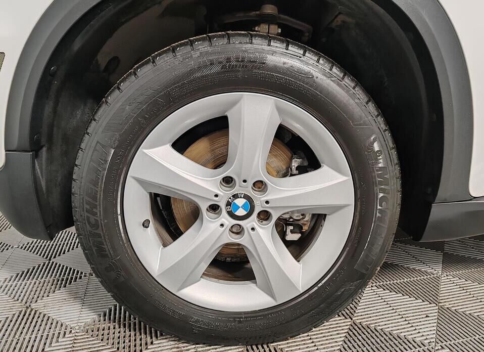 BMW X5, II (E70) 30i 3.0 AT (272 л.с.) 4WD