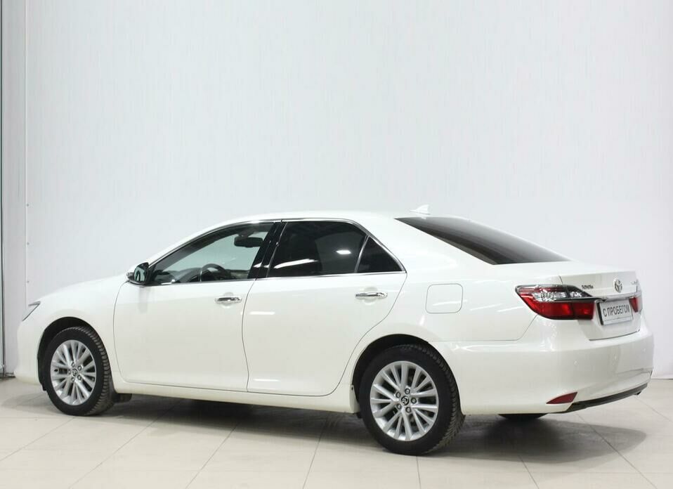 Toyota Camry 2.5 AT (181 л.с.)