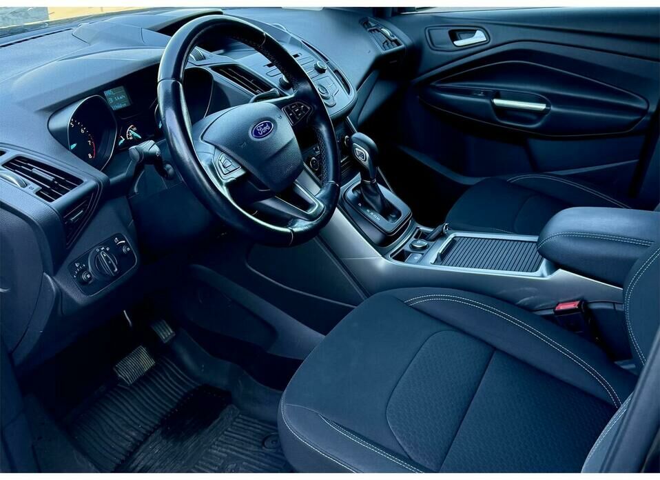 Ford Kuga 2.5 AT (150 л.с.)