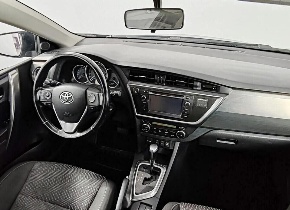 Toyota Auris 1.6 CVT (132 л.с.)
