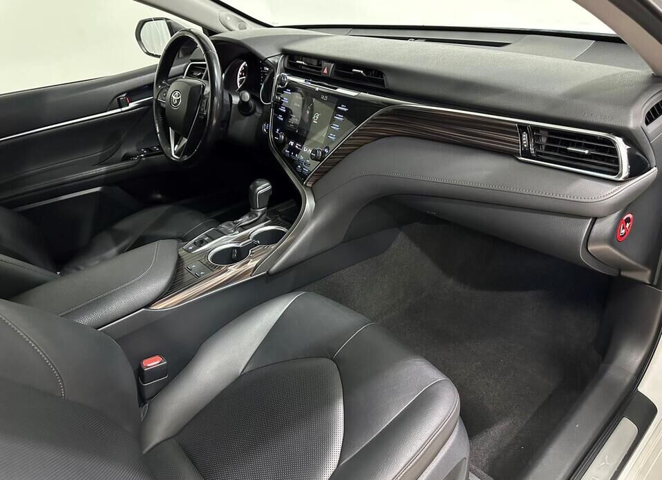 Toyota Camry, VIII (XV70) 2.5 AT (181 л.с.)