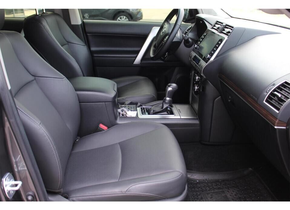 Toyota Land Cruiser Prado 2.8d AT (200 л.с.) 4WD