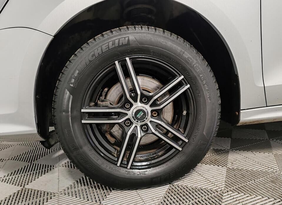 Volkswagen Jetta 1.6 AT (110 л.с.)