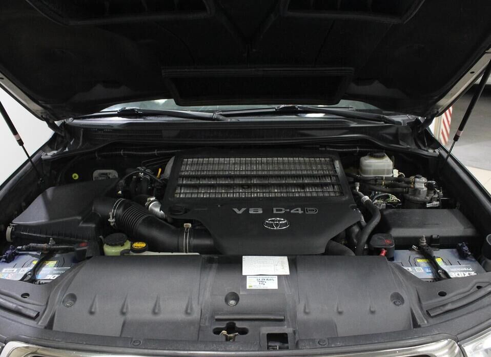 Toyota Land Cruiser, 200 Series 4.5d AT (235 л.с.) 4WD
