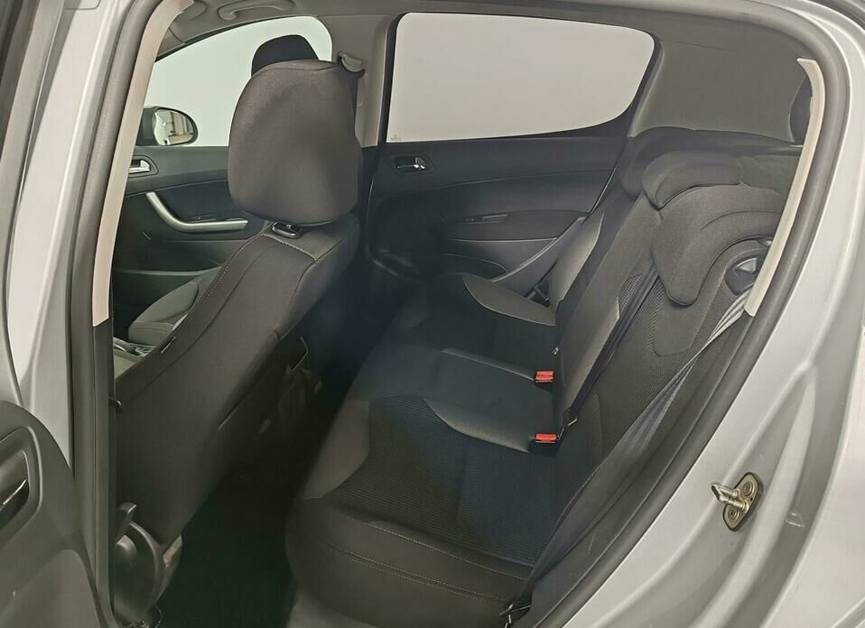 Peugeot 308 1.6 AT (120 л.с.)