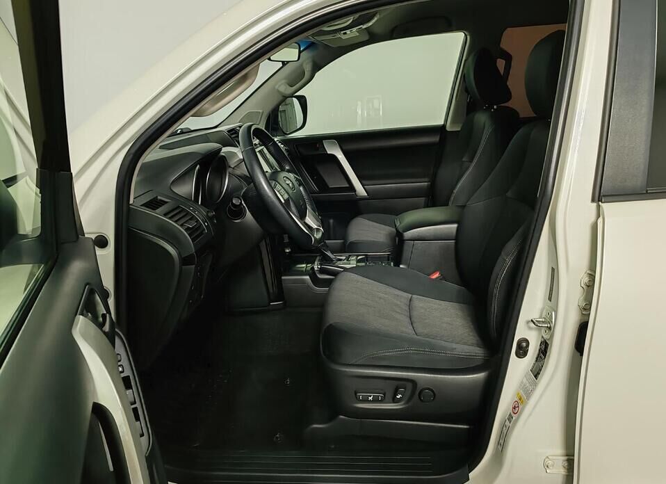 Toyota Land Cruiser Prado, 150 Series Рестайлинг 1 2.8d AT (177 л.с.) 4WD