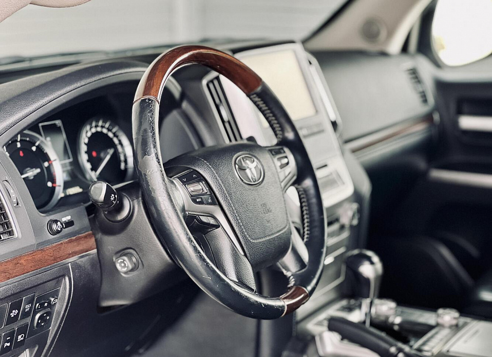 Toyota Land Cruiser, 200 Series Рестайлинг 2 4.5d AT (249 л.с.) 4WD