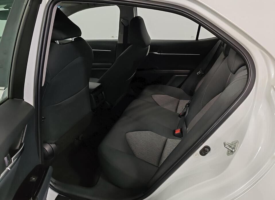 Toyota Camry 2.5 AT (181 л.с.)