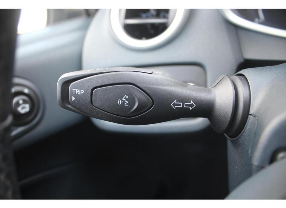 Ford Fiesta 1.4 AT (96 л.с.)
