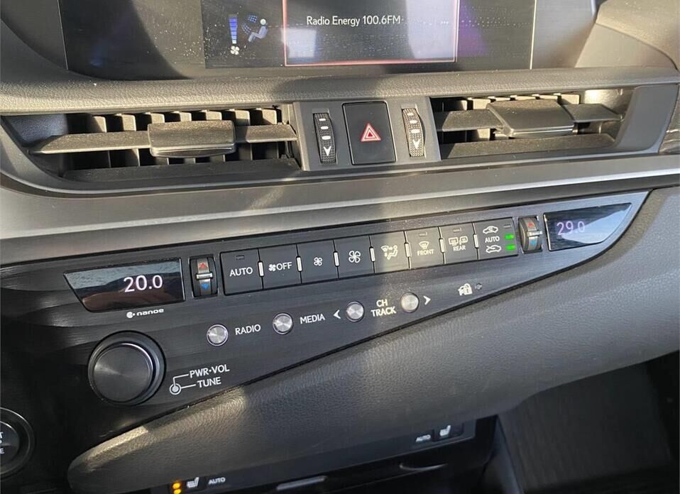 Lexus ES, VII 250 2.5 AT (200 л.с.)