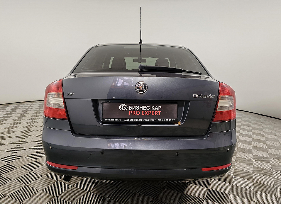 Skoda Octavia, II (A5) Рестайлинг 1.6 MT (102 л.с.)