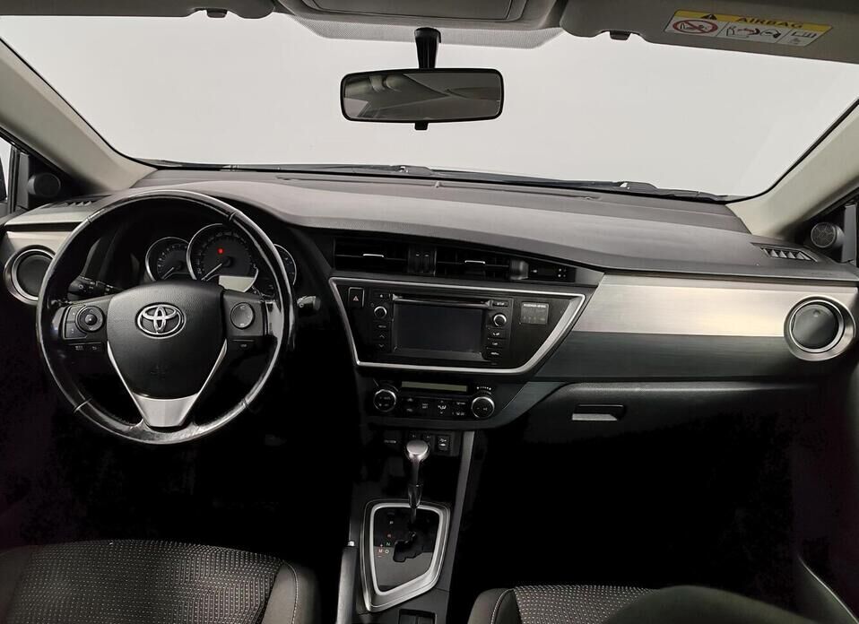 Toyota Auris 1.6 CVT (132 л.с.)