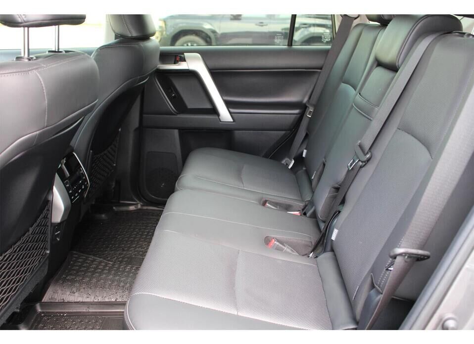 Toyota Land Cruiser Prado 2.8d AT (200 л.с.) 4WD